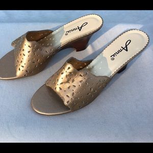 NWOT Annie Bronze wedge slide